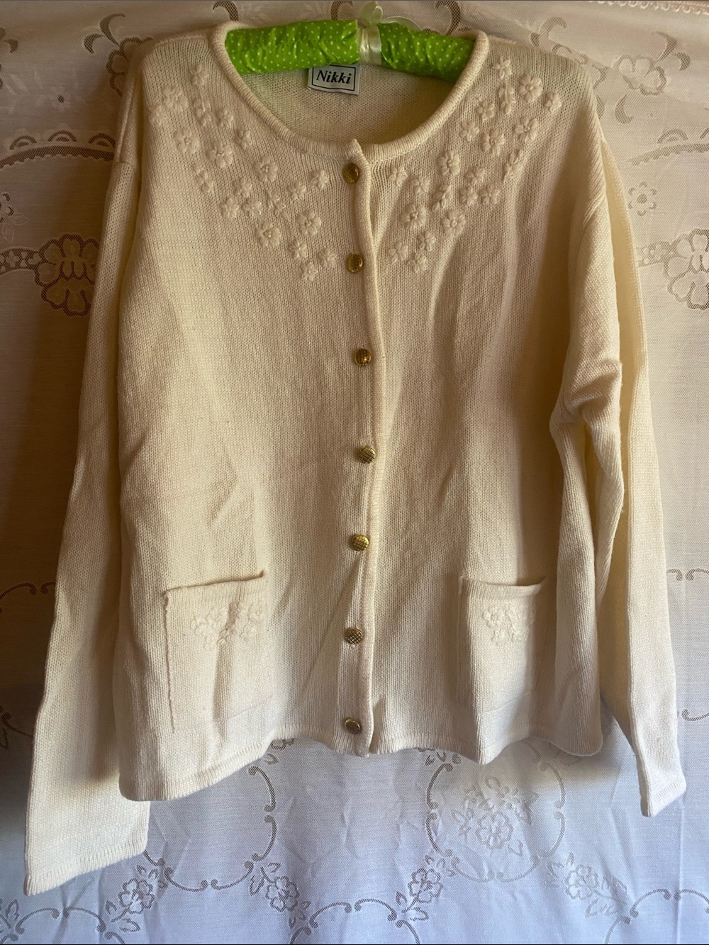 Vintage Cream Button-Front Cardigan Sweater with embroidered flowers M